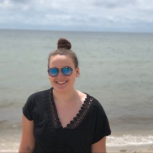 Meet your Posher, Holly